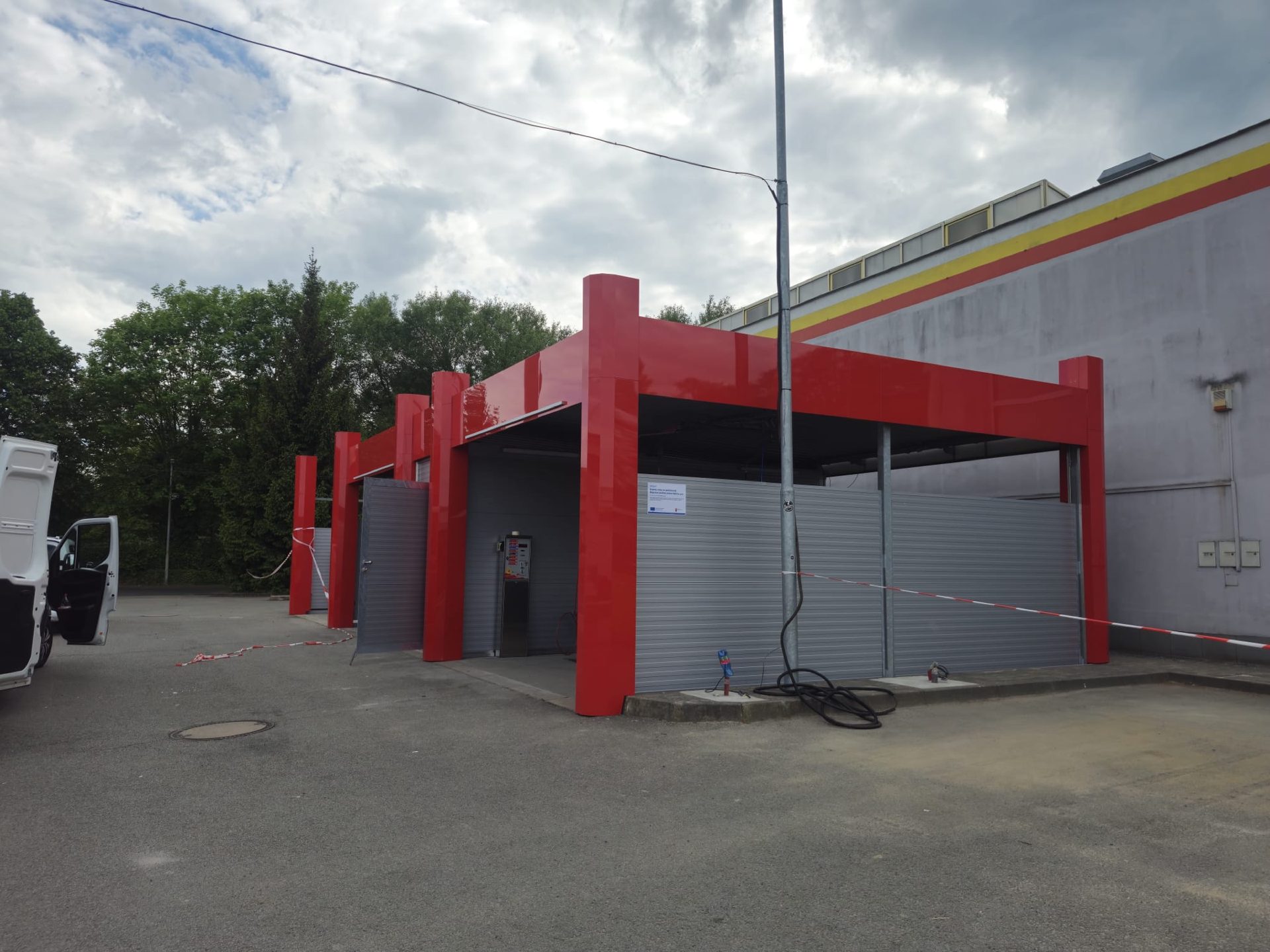 Kryté bezkontaktní mycí boxy Děčín